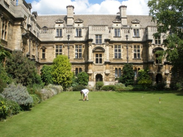 Mary, Countess of Pembroke, founds Pembroke College.