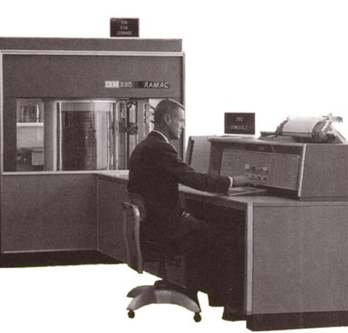 Apresentado o IBM 305 RAMAC