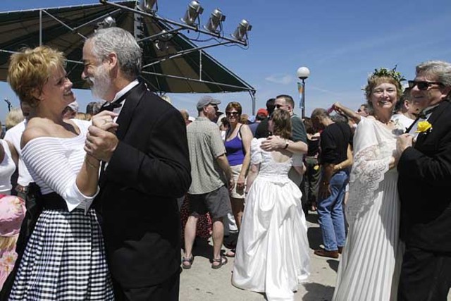 The Wisconsin Union First Allows Women in Der Rathskellar