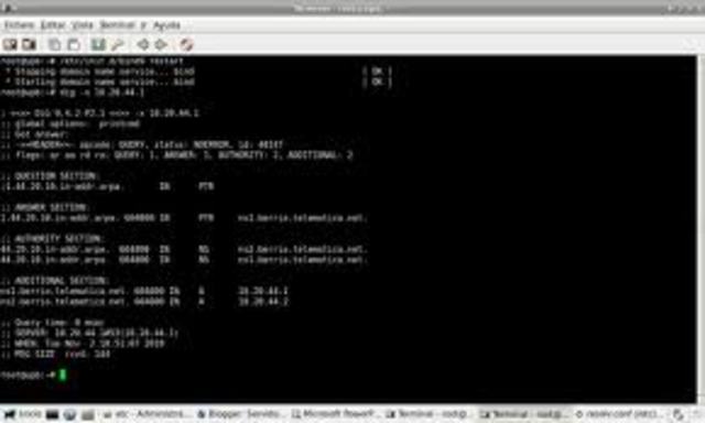 Primer servidor de nombres de sitios.