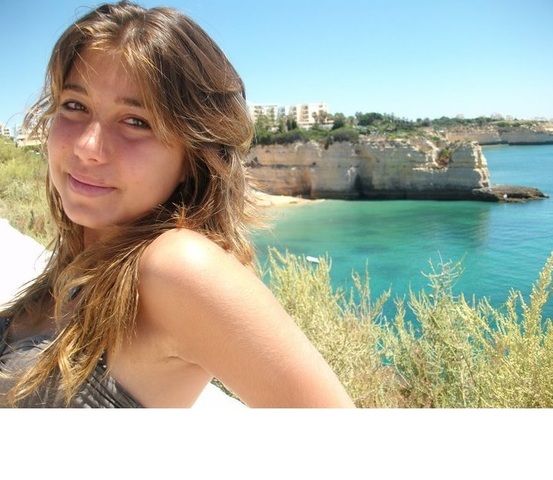 CON DIECISEIS AÑITOS