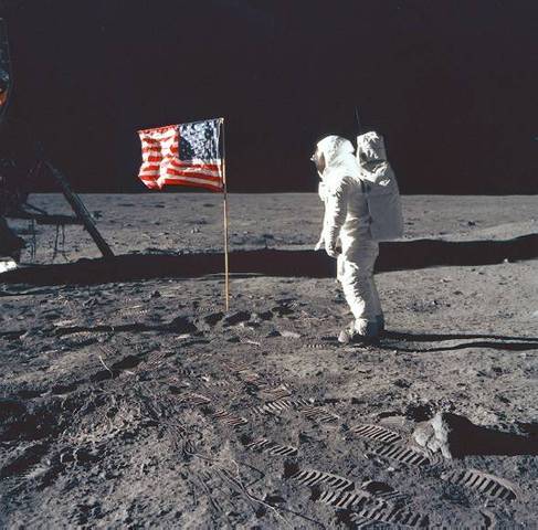 SOCIEDAD CINCIA Y CULTURA( neil armstrong llega a la luna)