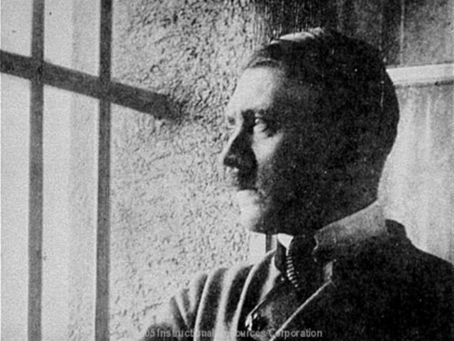Adolf Hitler é preso