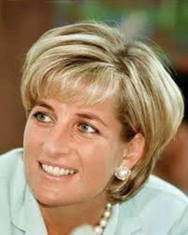 Conmoción mundial por el fallecimiento en un accidente de tráfico en París de Diana Spencer, princesa de Gales.