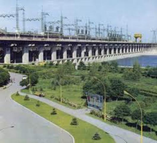 1956-1962 He is the Head of Construction of Volzskaya Power Plant and the town of Volzsk