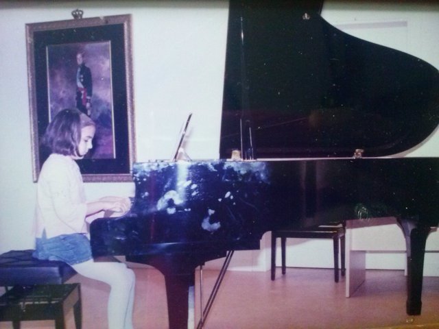 Me inicio en el mundo de la música.