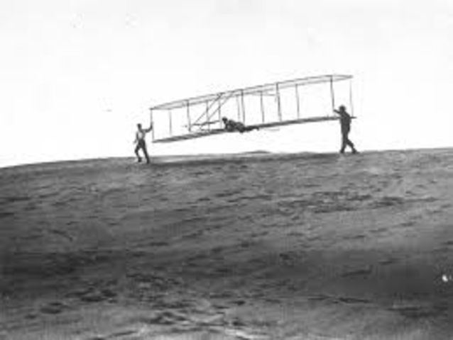 Orville and Wilbur Wright made the first powered flight