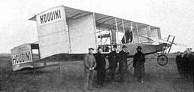 The first powered aeroplane flies in Australia
