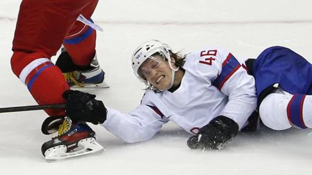 Mathis Olimb recivoi mettre dans boite penalite