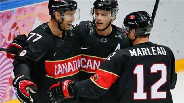 Jeff Carter recivoi un coup de chapeau