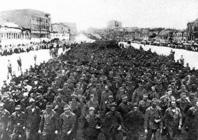 German declares war on Russia