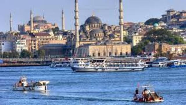 Η Κωνσταντινούπολη γίνεται πρωτεύουσα