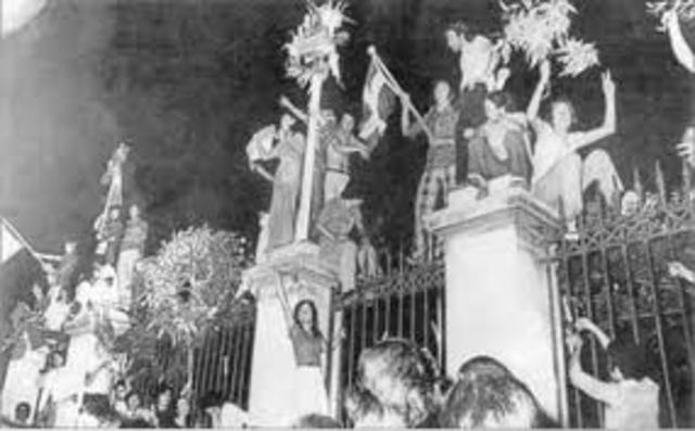 Το βράδυ της 17ης Νοεμβρίου θα συλληφθεί στο σπίτι του στο Χολαργό και θα κρατηθεί για δέκα ημέρες.