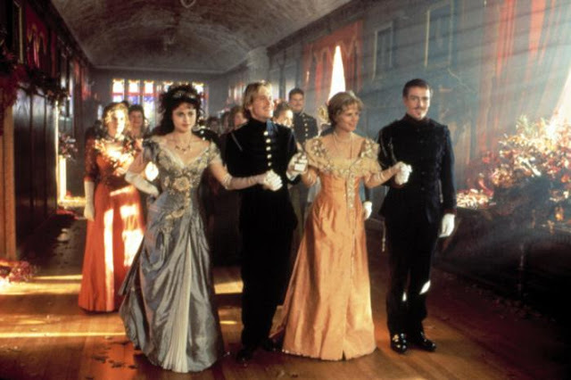 Act 5: Scene I: Before Olivia's House