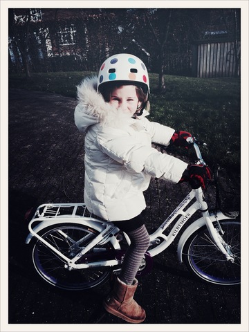 Johanna lærer at cykle