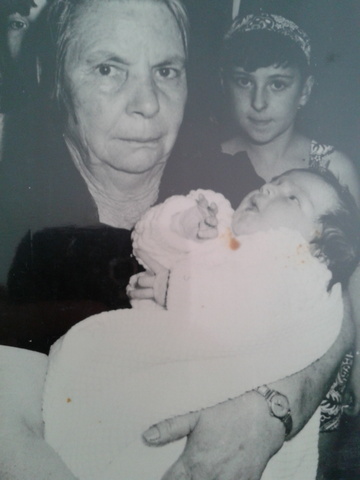 Nace su primera hija, mi madre