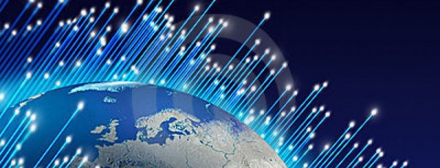 Se inventa la Fibra Óptica