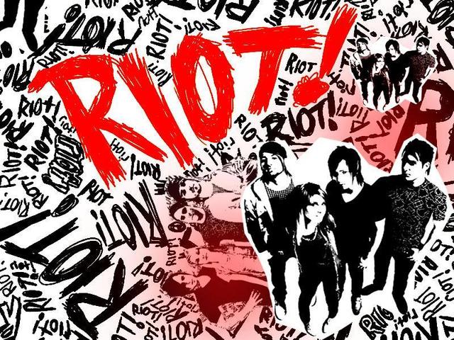 Lanzan sencillo Riot!