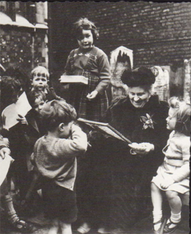 Maria Montessori visitando a los niños de Gate House en Londres