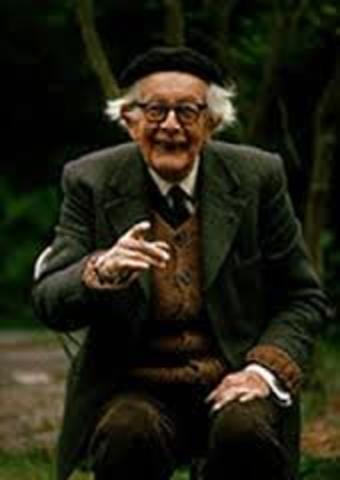 Licenció y doctoró en biología