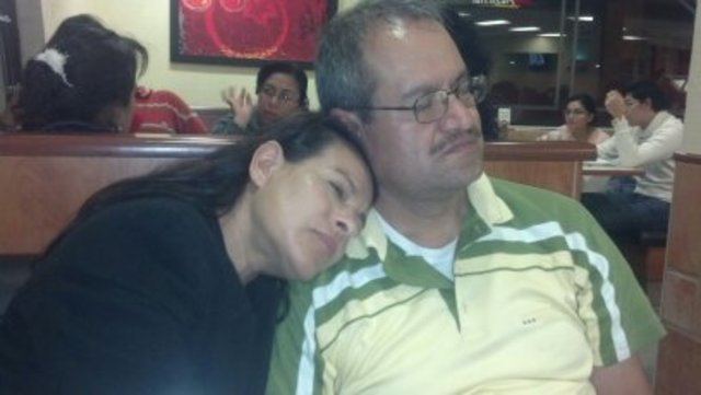 int main() {  printf( " Hola Mundo " );  getch();