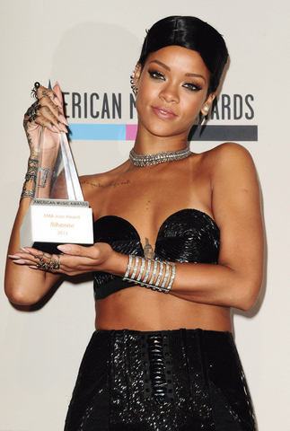 Rihanna Icon Award