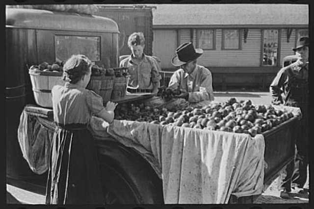 Many apple Sellers in New York City
