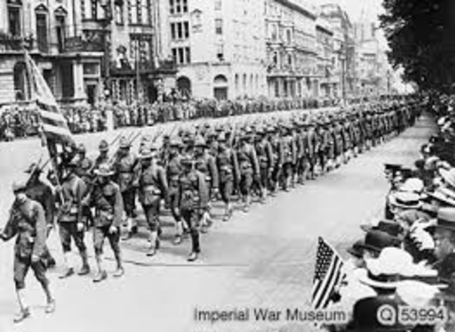 United States troops arrive in France