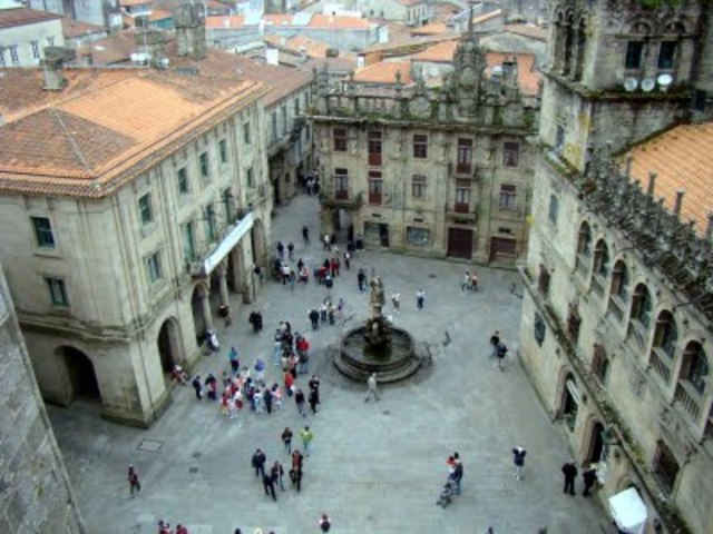 Se crean las plazas públicas