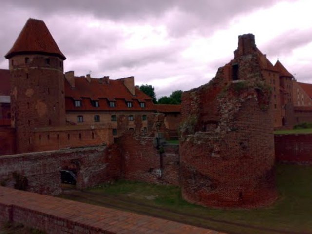 Tika uzcelta krustnešu pils Cēsīs