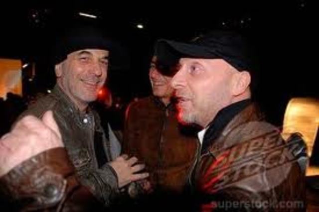 D&G presentaron 2 exhibiciones de Ron Arad.