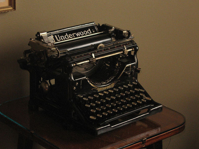 MÁQUINA DE ESCRIBIR