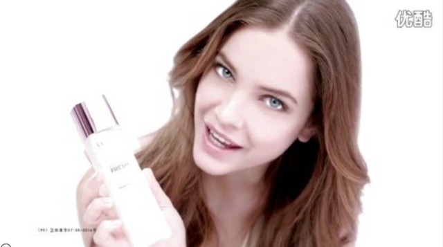 芭芭拉 帕尔文“葡萄籽膜力水” 最新广告代言