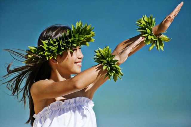 Baile grupal de hawaiano en Tepoztlán