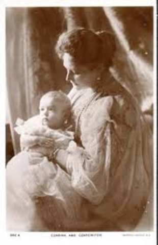 After having four girls, Czarina Alexandra gives birth to a son.