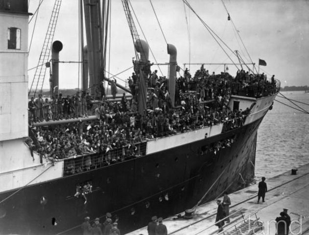 Ships transport Basque children like Ani, Diego and Julian to England and other ports of safety