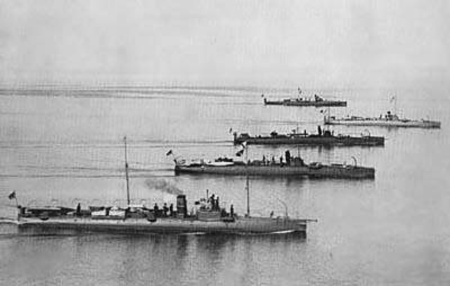 Japan downsizes navy