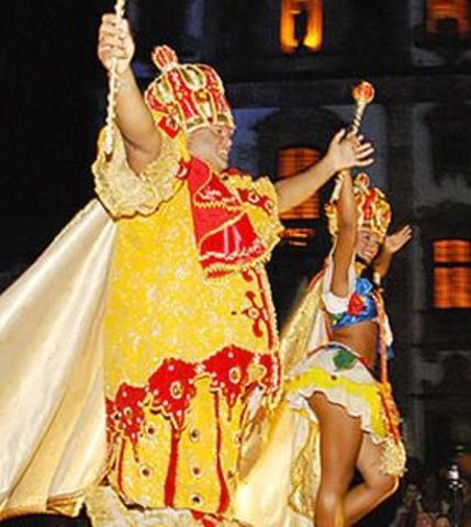 CREACIÓN FIGURA REY MOMO