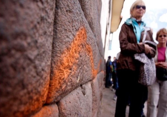 Dañan 50 metros de muro del Palacio de Cusicancha