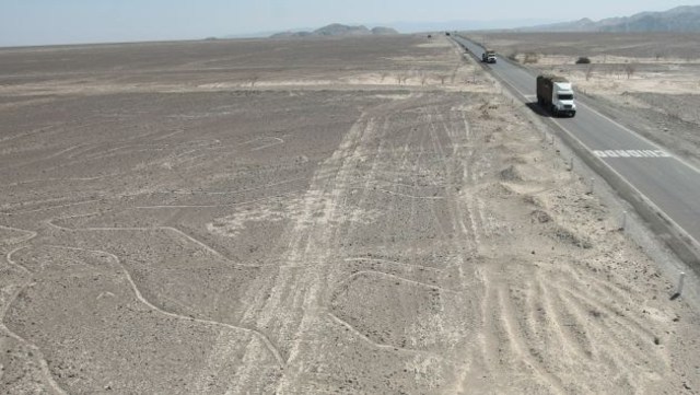 Empresa daña líneas de Nazca durante unos trabajos.