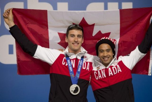 Denny Morrison a fini la médaille d'argent dans le 1000m des hommes pour le patinage de vitesse. | Le 19 février 2014