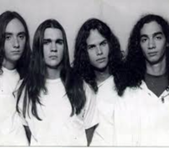 A los 15 años comenzó su carrera en una banda de metal, llamada Ekhymosis 1988 hasta 1999