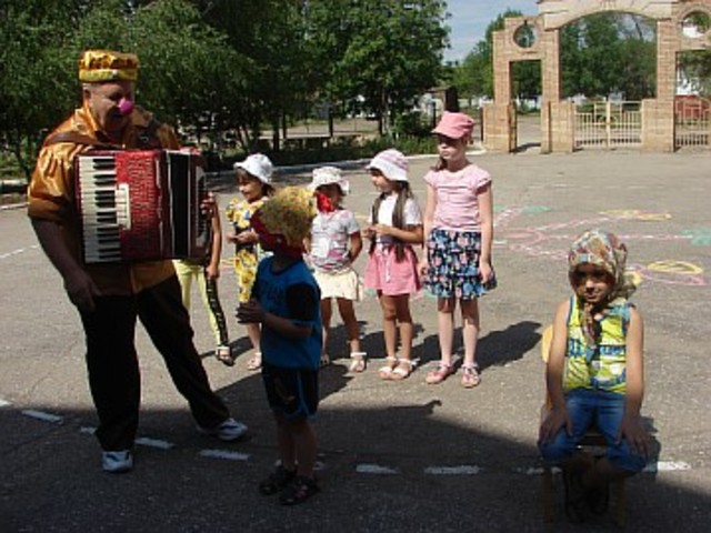 Представление на участке ДОУ