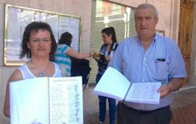 Entrega de firmas contra el proyecto Gamonal
