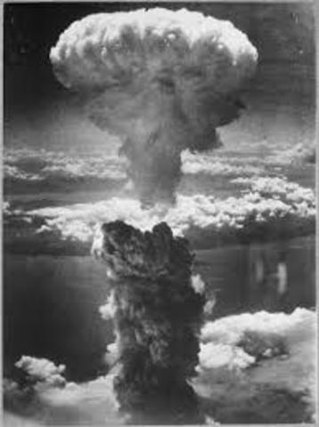 Atomic bomb dropped on Hiroshima