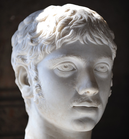 Caracalla Asesinado.Heliogábalo sucesor.