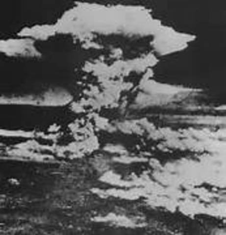 Atomic bomb dropped on Hiroshima