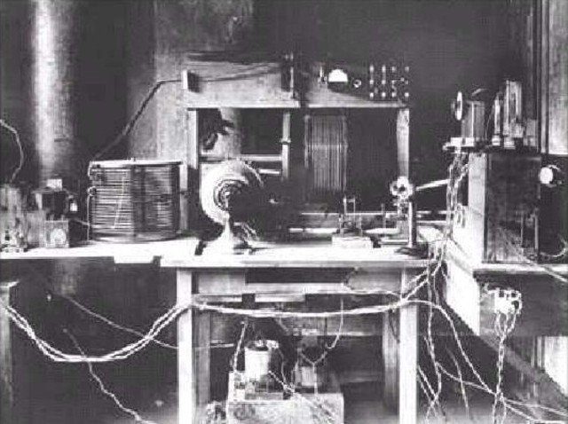 Primera emisora de radio Norteamericana