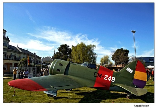 Los republicanos atacan un acorazado alemán
