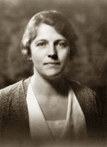 Pearl Buck - USA, za „wspaniały epicki opis życia chińskich chłopów i za biograficzne arcydzieła”